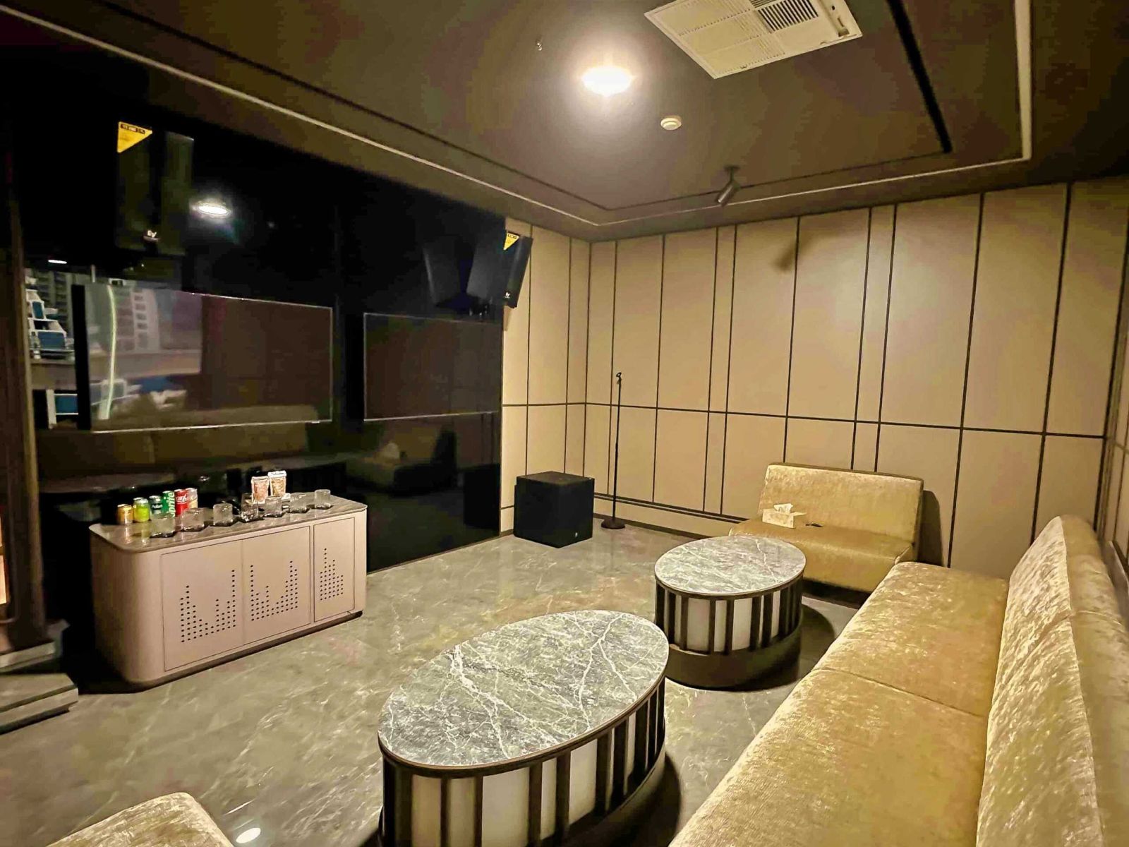 Mengapa Infinity Lounge & Karaoke Jadi Tempat Favorit Malam di Cilacap?
